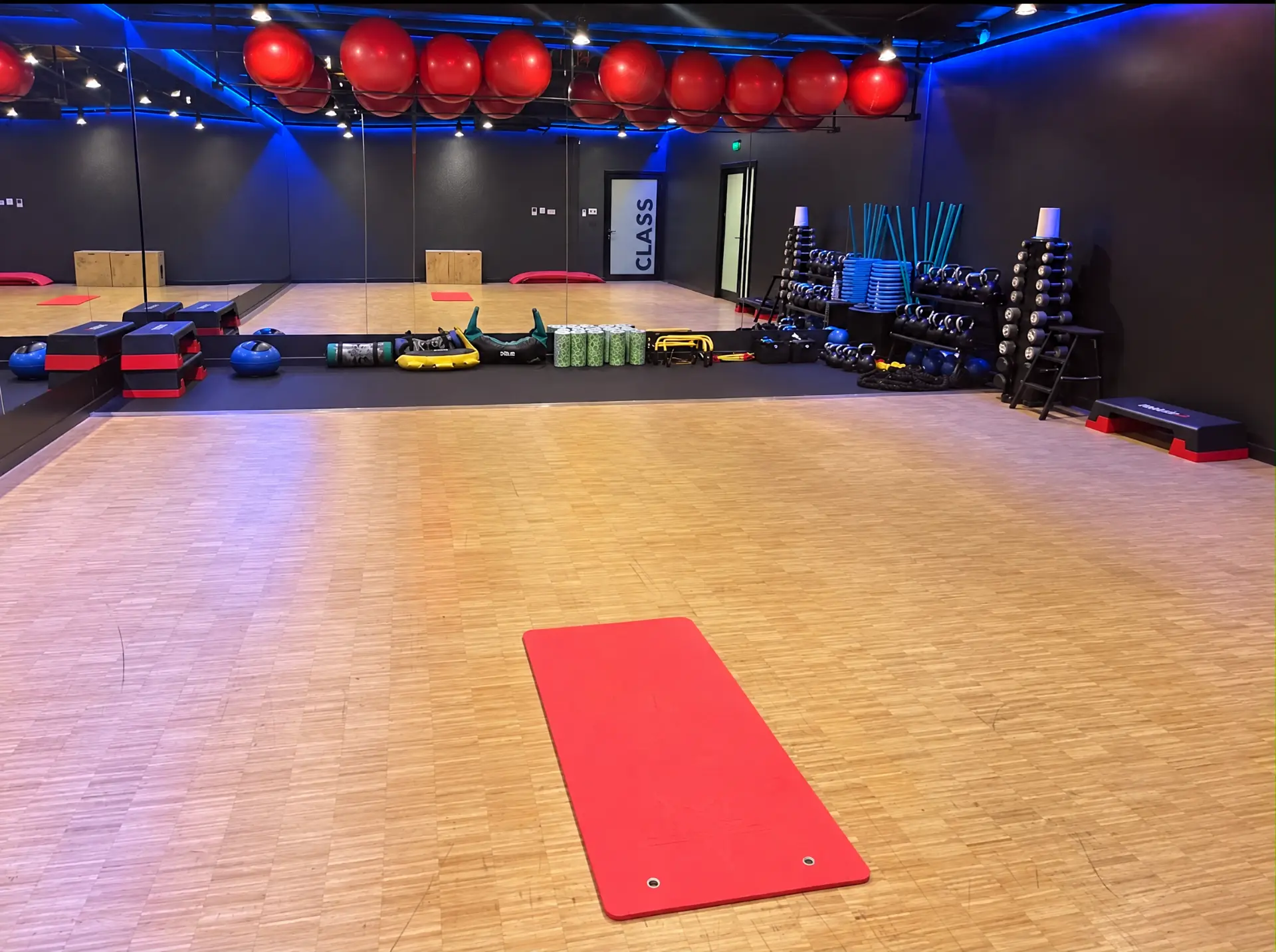 Trening dvorana Fitness centar 17 u Trogiru, prostor za grupne treninge s opremom